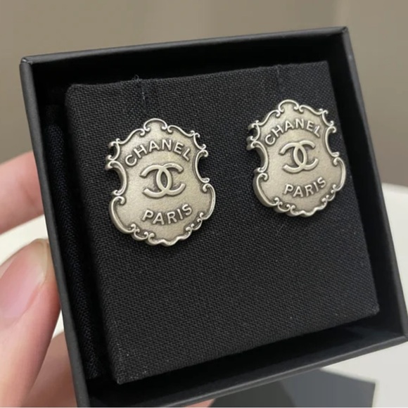 CHANEL DALLAS EARRINGS - Picture 2 of 5